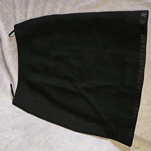 Chanel Boutique Black Wool Short Pencil Skirt Sz. 36